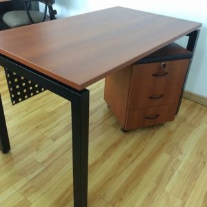Escritorio ejecutivo con cajonera móvil