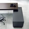 Escritorio gerencial moderno con cajoneras horizontales